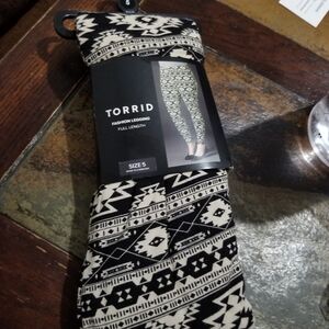 Torrid Black and Cream Patterned Leggings Plus Size 5